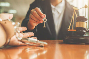 a judge giving keys to man in handcuffs and a gavel on the table representing the article about What is Early Termination of Probation